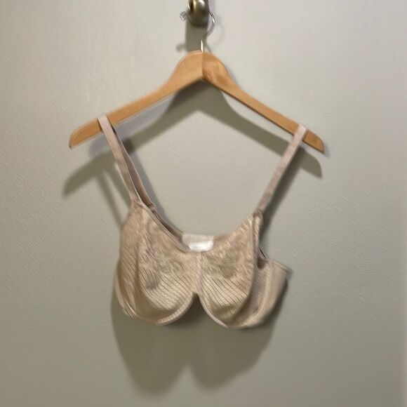 Wacoal woman’s cream underwire bra - Picture 2 of 8